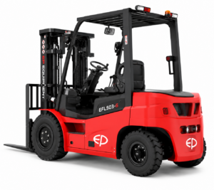 Modèles : EFL403 / EFL453 / EFL503 / EFL503-6 / EFL553-6 Capacité de levage : EFL403 : 4 000 kg EFL453 : 4 500 kg EFL503 / EFL503-6 : 5 000 kg EFL553-6 : 5 500 kg Hauteur de levage : de 3 000 à 7 000 mm Batterie Lithium-ion : 96 V / 560 Ah Contrôleur : PMSM (Permanent Magnet Synchronous Motor) Énergie : 100 % électrique Utilisation : intérieure et extérieure